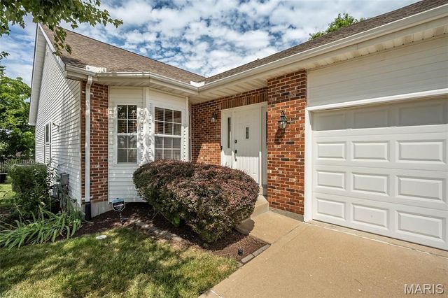 303 Holloway Ridge Court, Ballwin, MO 63011