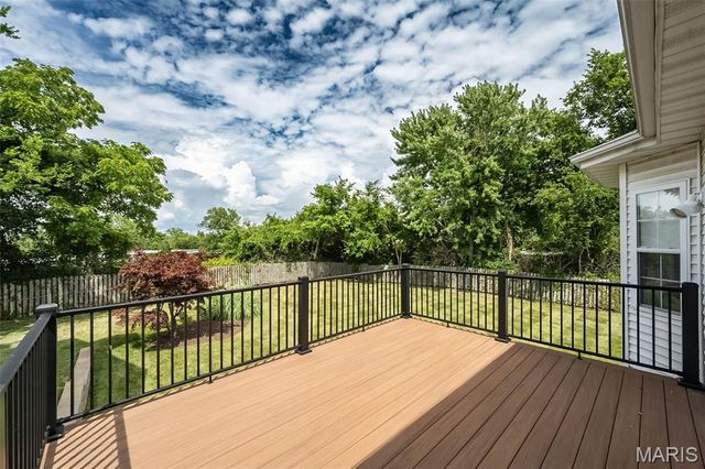 303 Holloway Ridge Court, Ballwin, MO 63011