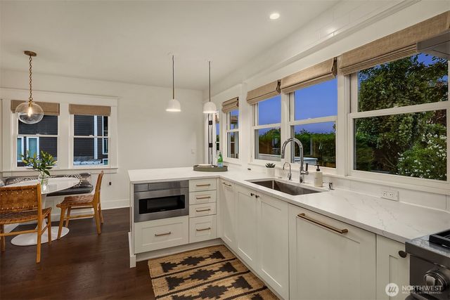 1522 34th Avenue, Seattle, WA 98122