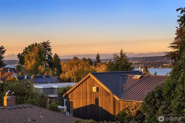 1522 34th Avenue, Seattle, WA 98122