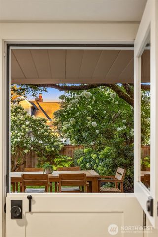 1522 34th Avenue, Seattle, WA 98122