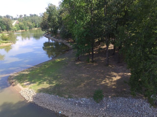 261 Lakeview Dr, Bath Springs, TN 38311