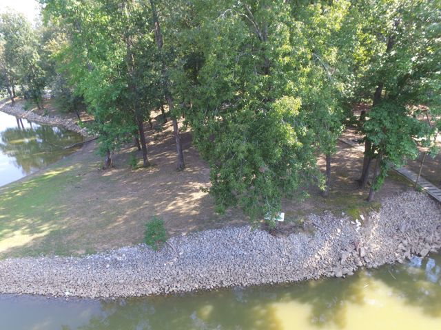 261 Lakeview Dr, Bath Springs, TN 38311