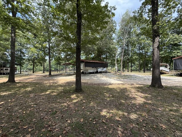 261 Lakeview Dr, Bath Springs, TN 38311