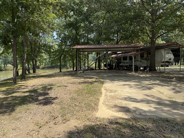 261 Lakeview Dr, Bath Springs, TN 38311