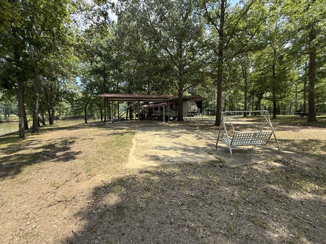 261 Lakeview Dr, Bath Springs, TN 38311