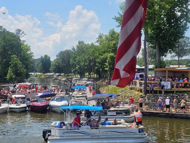 261 Lakeview Dr, Bath Springs, TN 38311