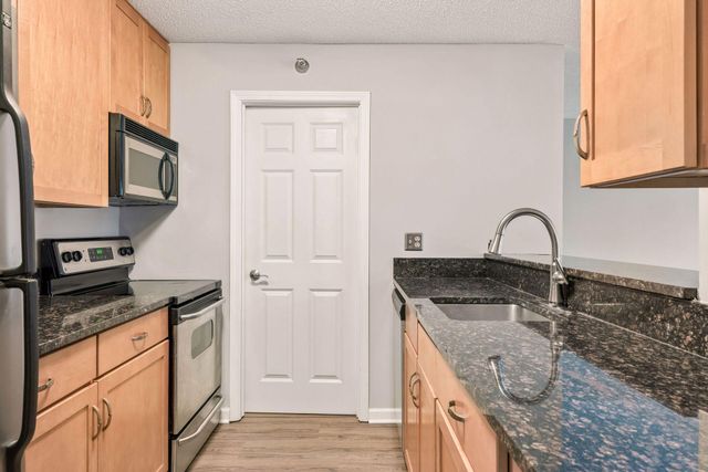 6155 Chasewood Parkway 1, Minnetonka, MN 55343
