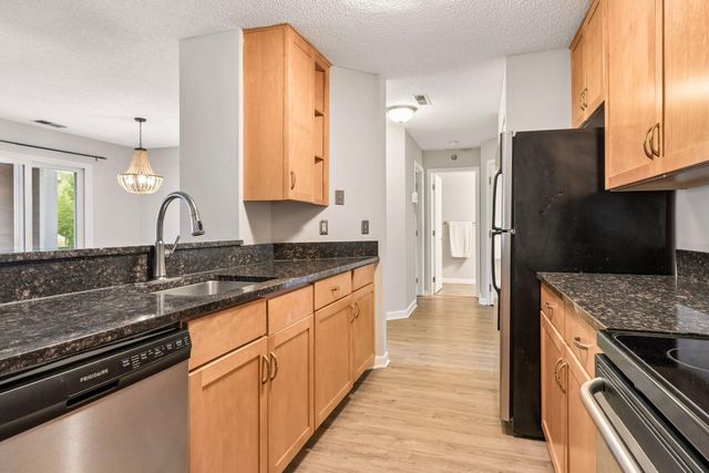 6155 Chasewood Parkway 1, Minnetonka, MN 55343