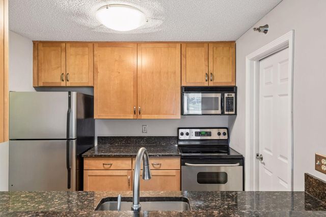 6155 Chasewood Parkway 1, Minnetonka, MN 55343