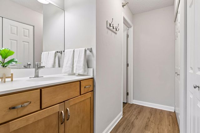 6155 Chasewood Parkway 1, Minnetonka, MN 55343