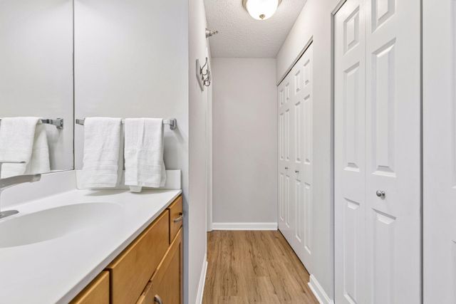 6155 Chasewood Parkway 1, Minnetonka, MN 55343