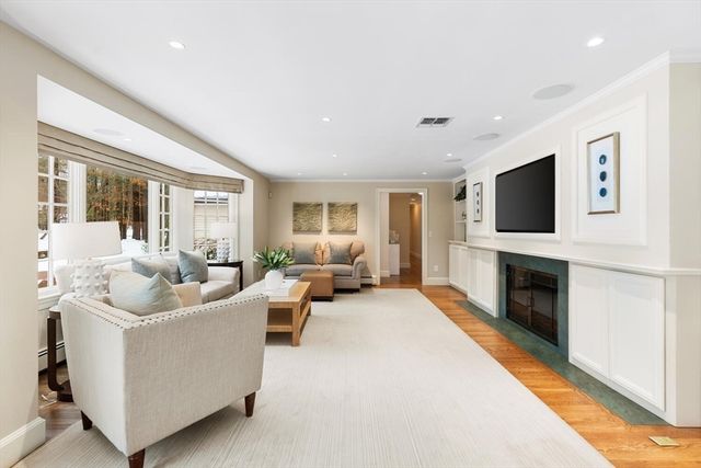 101 Draper Rd, Wayland, MA 01778