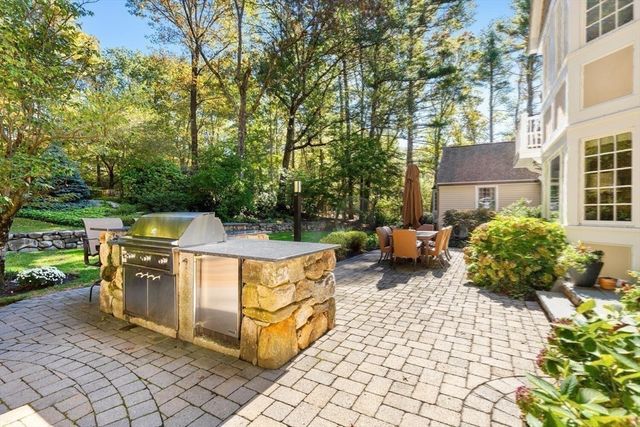 101 Draper Rd, Wayland, MA 01778