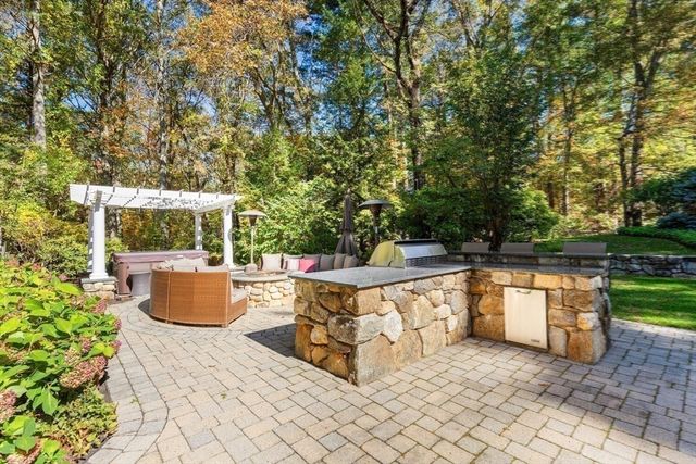 101 Draper Rd, Wayland, MA 01778