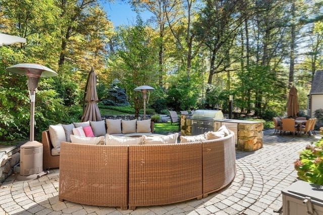 101 Draper Rd, Wayland, MA 01778