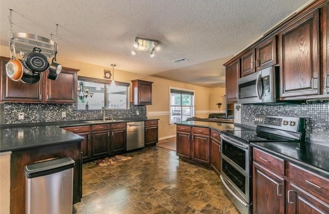 10708 Emerald Park Lane, Fort Worth, TX 76052