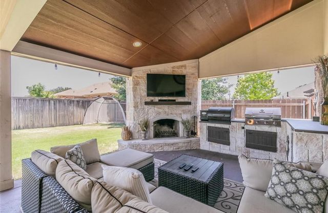 10708 Emerald Park Lane, Fort Worth, TX 76052