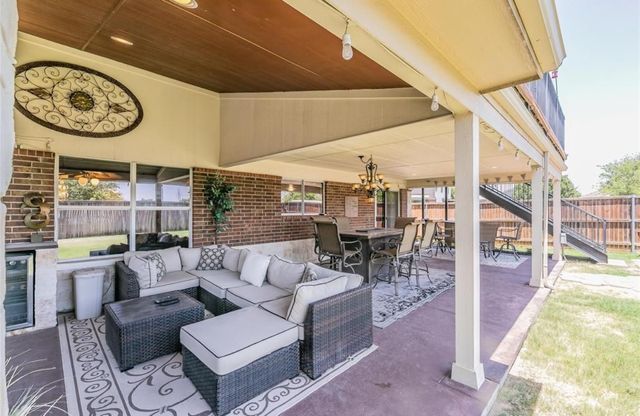 10708 Emerald Park Lane, Fort Worth, TX 76052