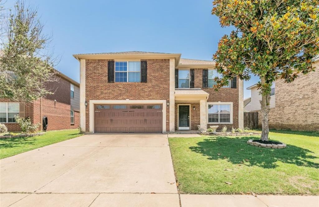 10708 Emerald Park Lane, Fort Worth, TX 76052