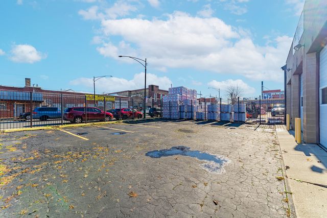 2724 N Pulaski Road, Chicago, IL 60639