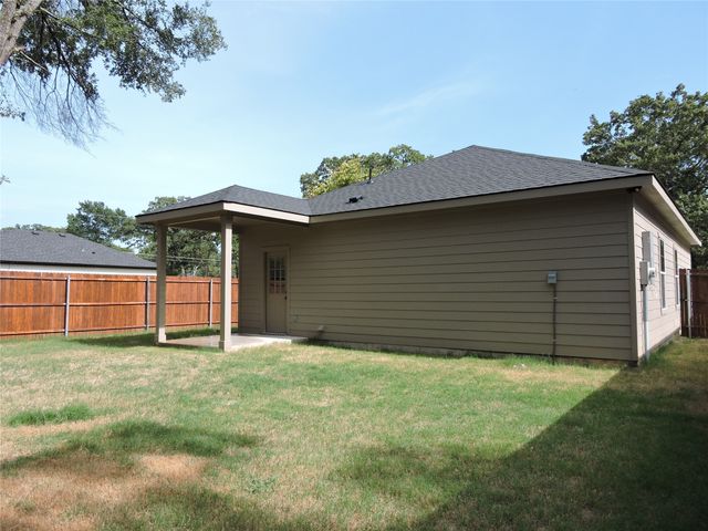 106 Navajo Drive, Mabank, TX 75156