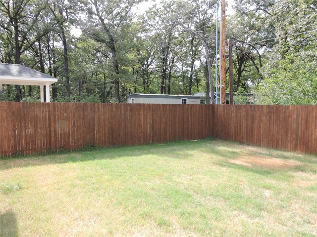 106 Navajo Drive, Mabank, TX 75156