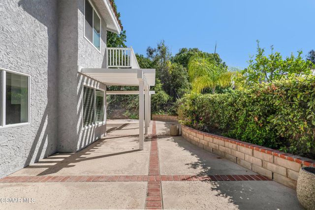 260 Goldenwood Circle, Simi Valley, CA 93065
