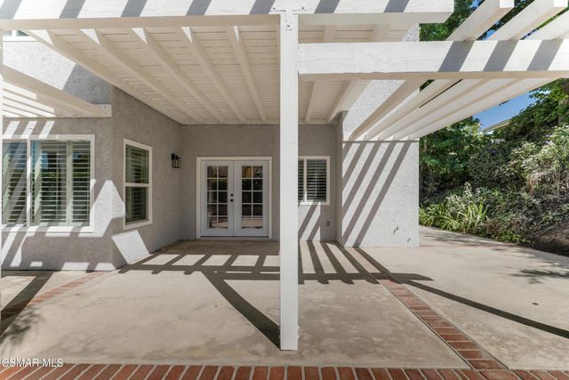 260 Goldenwood Circle, Simi Valley, CA 93065
