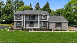 655 S Spinningwheel Lane, Bloomfield Hills, MI 48304