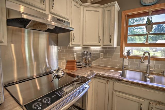558 Spencer Drive, Evansville, WI 53536
