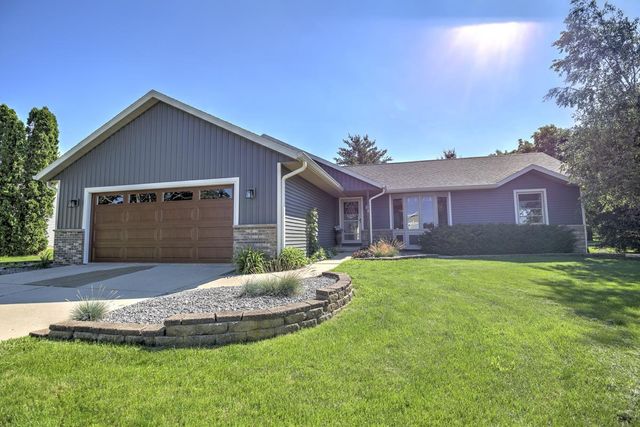 558 Spencer Drive, Evansville, WI 53536