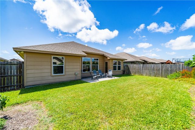 2221 Spoonbill Dr, Corpus Christi, TX 78414