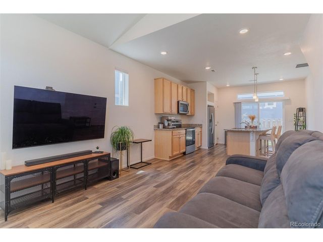 211 S Oak Hill St, Aurora, CO 80018