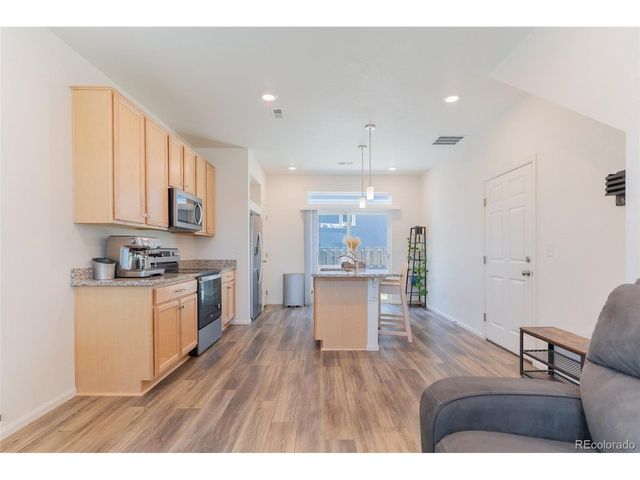 211 S Oak Hill St, Aurora, CO 80018