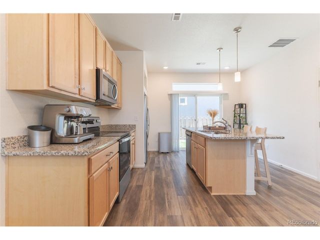 211 S Oak Hill St, Aurora, CO 80018