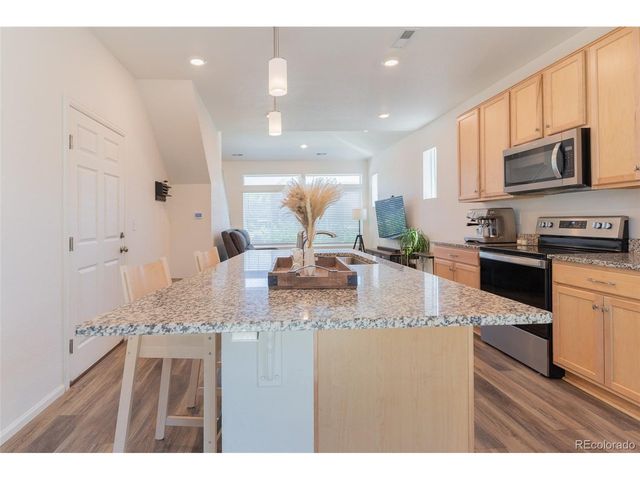211 S Oak Hill St, Aurora, CO 80018