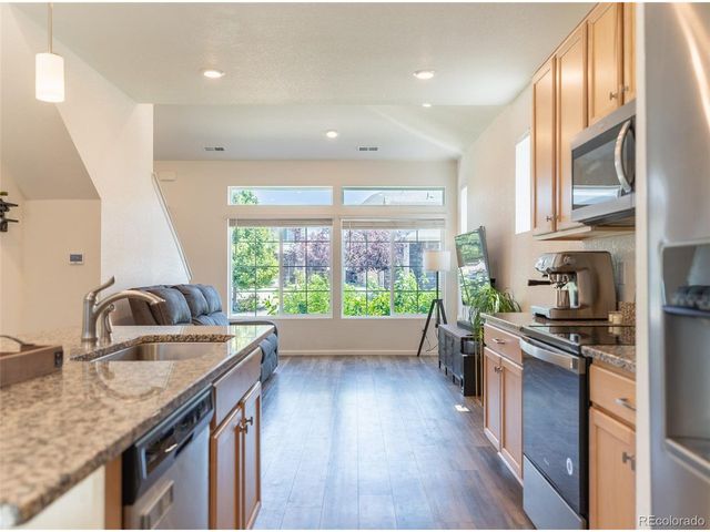211 S Oak Hill St, Aurora, CO 80018