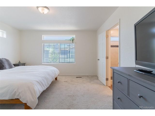 211 S Oak Hill St, Aurora, CO 80018