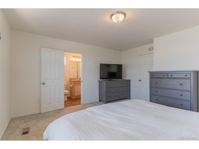 211 S Oak Hill St, Aurora, CO 80018