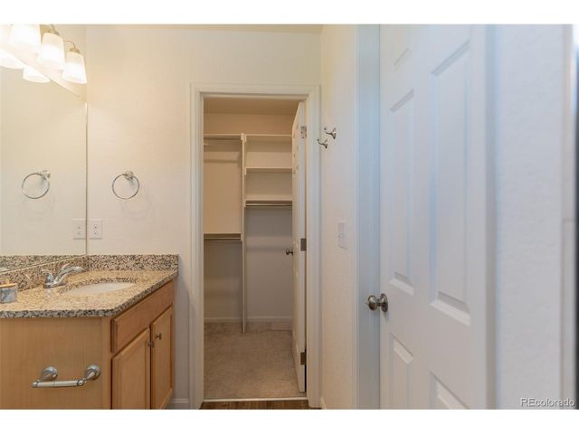 211 S Oak Hill St, Aurora, CO 80018