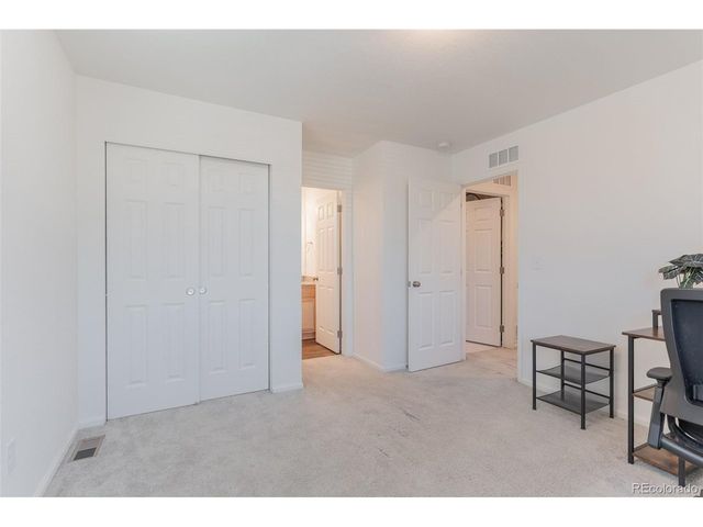 211 S Oak Hill St, Aurora, CO 80018