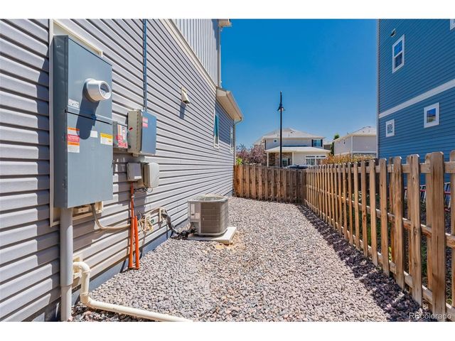211 S Oak Hill St, Aurora, CO 80018