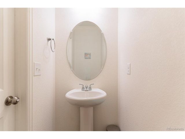211 S Oak Hill St, Aurora, CO 80018