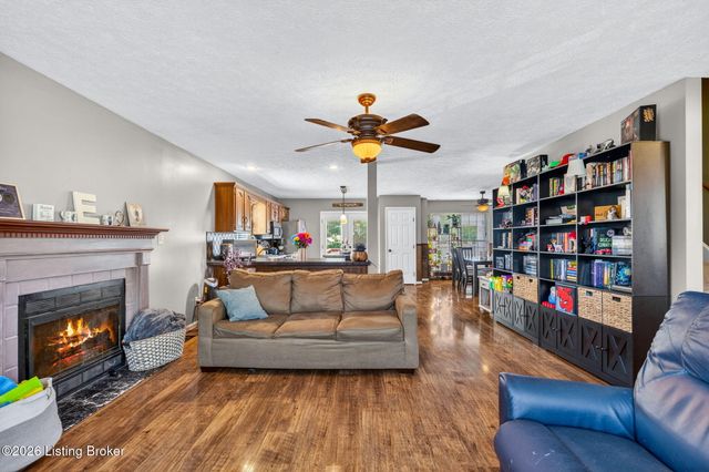 7900 Laura Jean Ct, Louisville, KY 40291