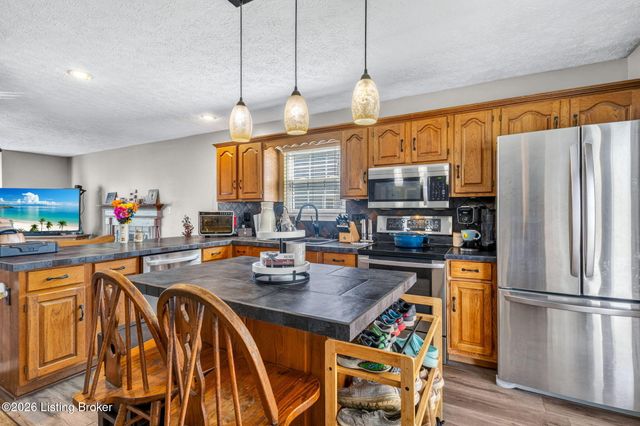 7900 Laura Jean Ct, Louisville, KY 40291