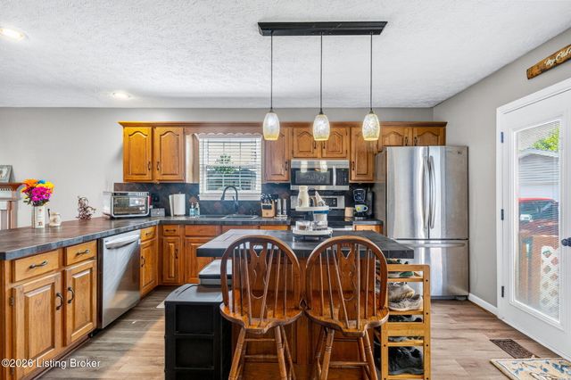 7900 Laura Jean Ct, Louisville, KY 40291