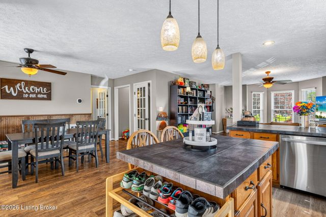 7900 Laura Jean Ct, Louisville, KY 40291