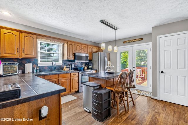 7900 Laura Jean Ct, Louisville, KY 40291