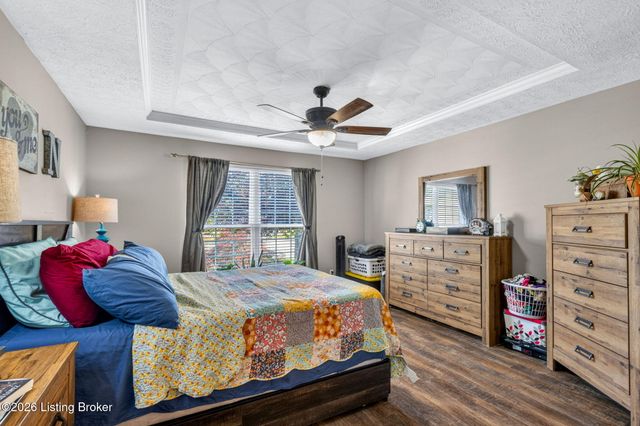 7900 Laura Jean Ct, Louisville, KY 40291